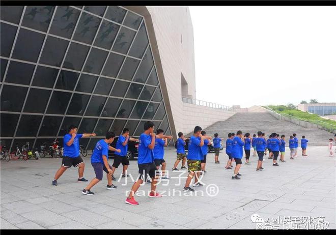 B体育【济南小小男子汉体育减肥夏令营】青少年减肥训练营多少钱一个月(图2)